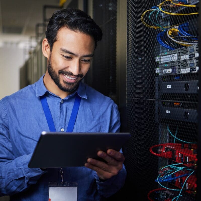 Edge computing network powering multi-location business systems in real time